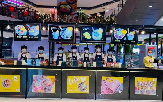 ROLL ROLL ICE CREAM! YUMMY!