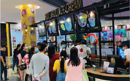 ROLL ROLL ICE CREAM! YUMMY!