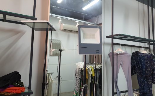 សេងហាងលក់សំលៀកបំពាក់ទាន់សម័យ