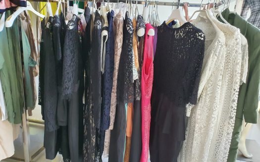 សេងហាងលក់សំលៀកបំពាក់ទាន់សម័យ