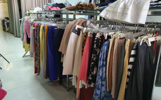 សេងហាងលក់សំលៀកបំពាក់ទាន់សម័យ